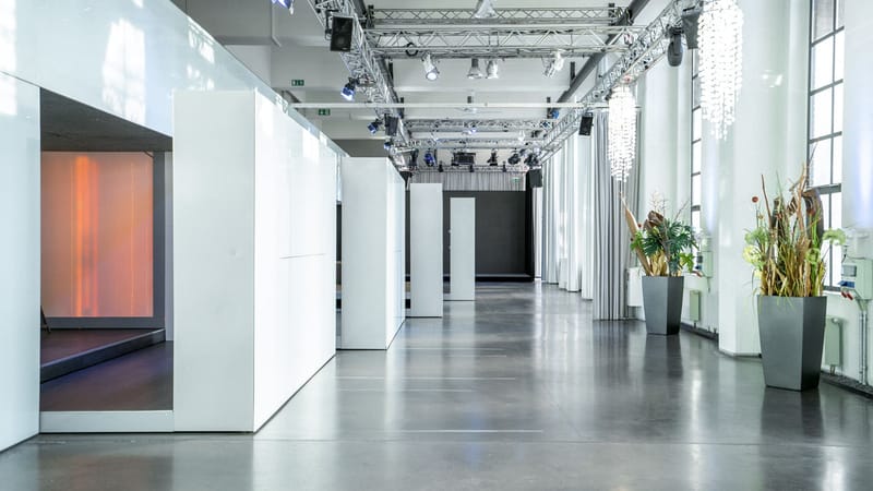 Bauwerk-Halle mit Boxen, Bauwerk Eventlocation