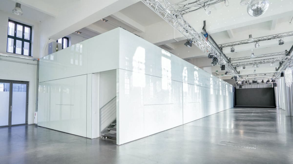 Bauwerk-Halle mit Boxen, Bauwerk Eventlocation in Köln