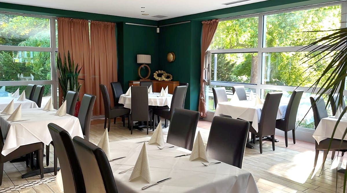 Restaurant & Wintergarten, Konoba Restaurant & Café im Park in Moers