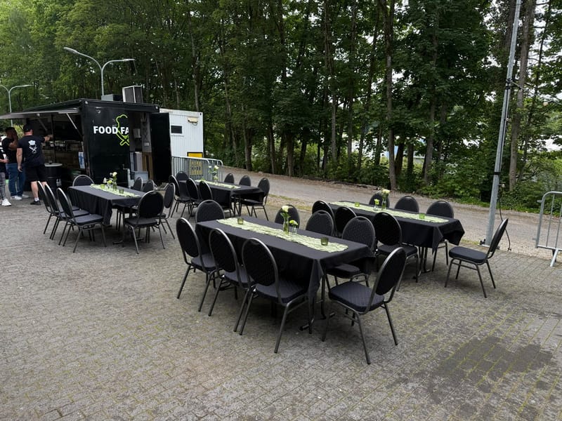 Indoor und gesamte Outdoor Fläche, Roulez Rouge