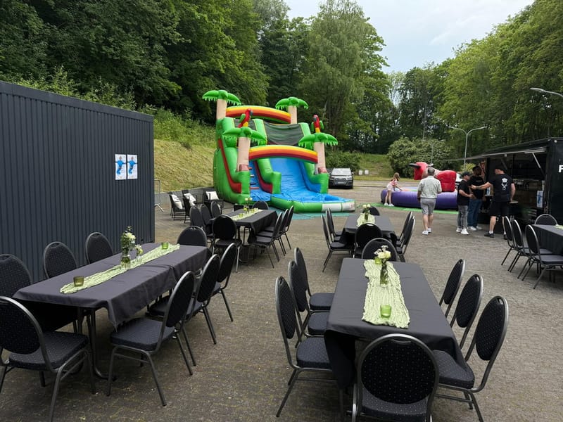 Indoor und gesamte Outdoor Fläche, Roulez Rouge