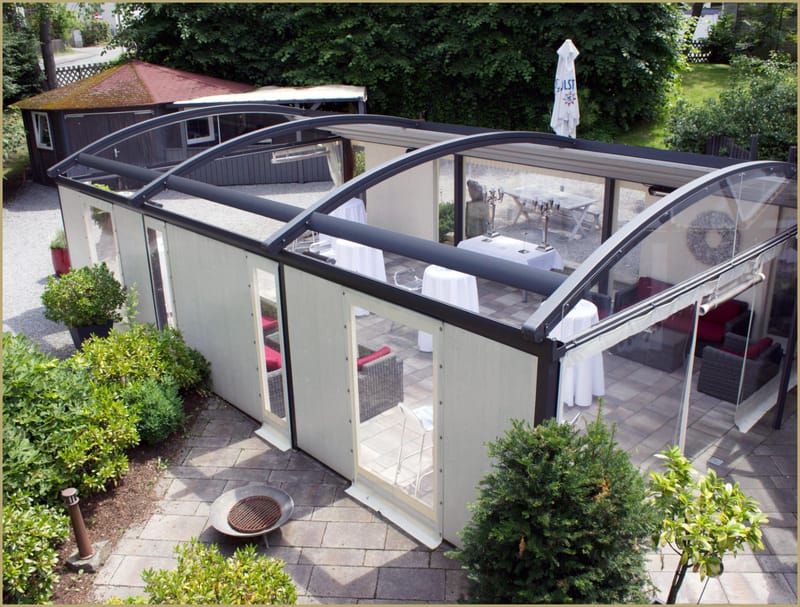Außenbereich mit Pavillon, RUFES am Brunnen