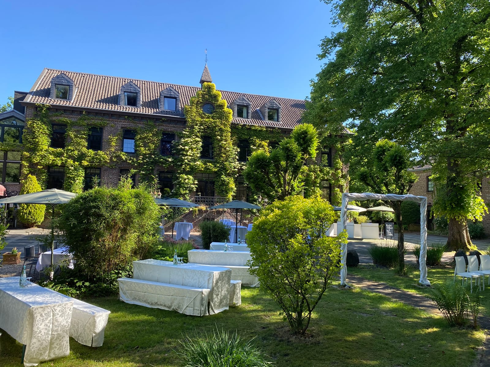 Burggarten und Innenhof, Burg Wegberg in Wegberg