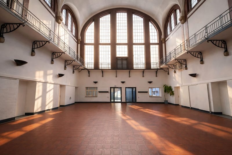 Lohnhalle mit Galerie und Workcafé, Neue Lohnhalle
