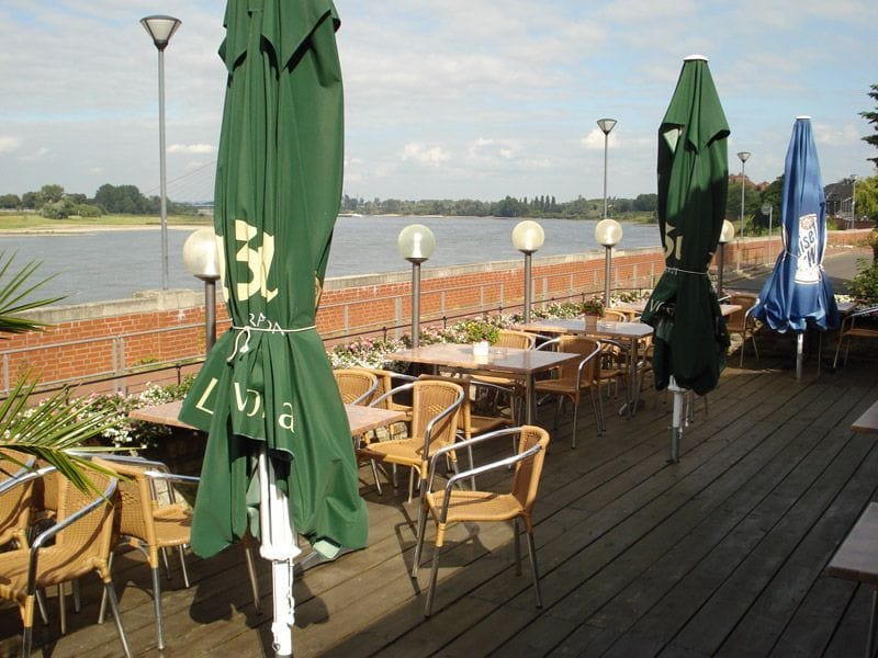 Außenbereich mit Terrasse, Bürgerhaus Reuterhof