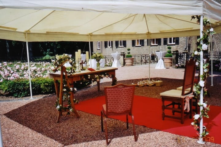Innenhof und Außenanlagen (Burgpark, Terrasse), Burg Bergerhausen