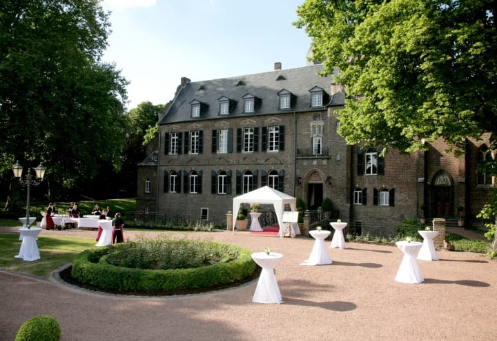 Innenhof und Außenanlagen (Burgpark, Terrasse), Burg Bergerhausen
