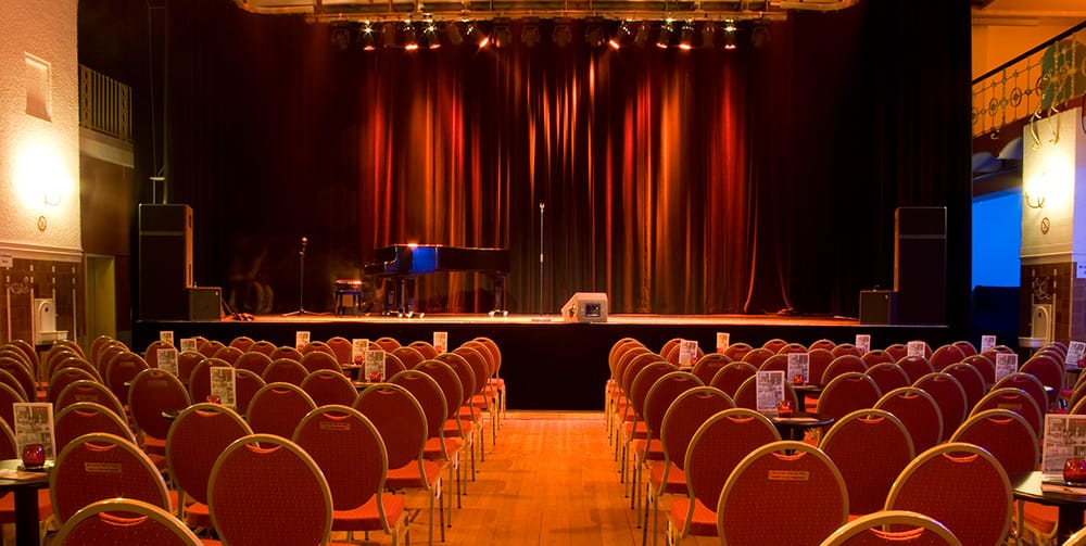 Saal mit Empore, Ebertbad in Oberhausen