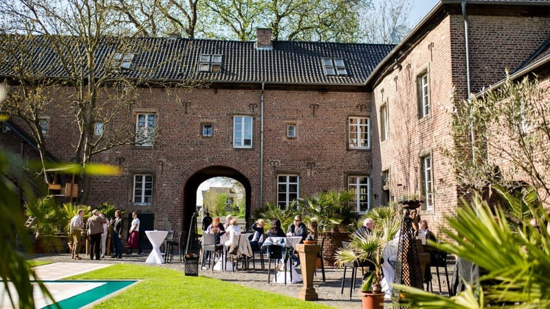 Außenbereiche, Kommandeursburg Kerpen-Blatzheim