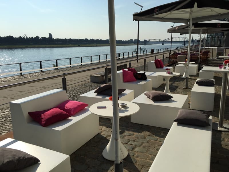 Terrasse, Pe303 am Rhein