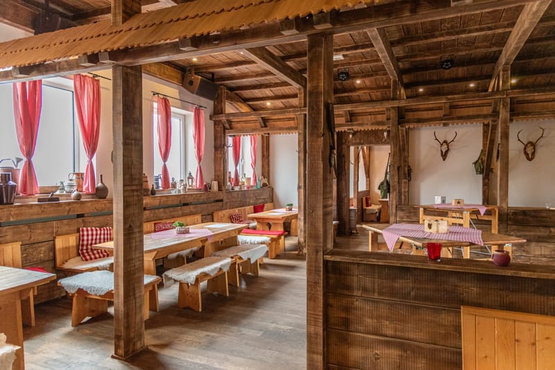 Zirbenstadl, Vest-Alm