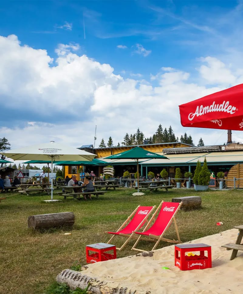 Almbeach, Almhütte Schanze