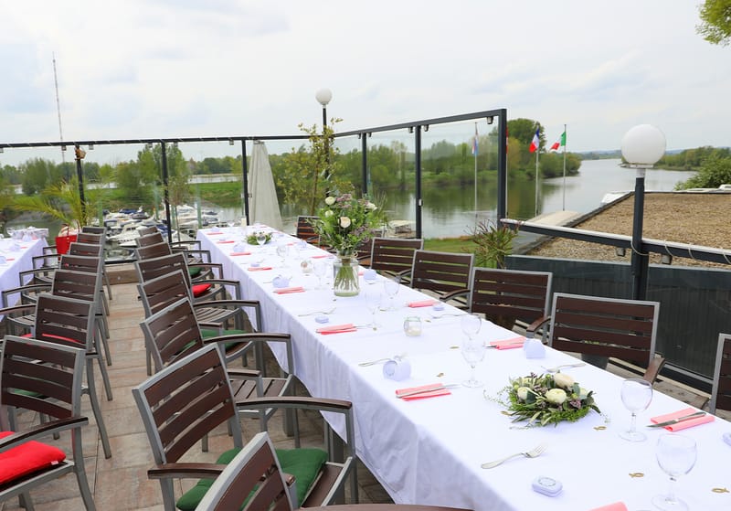 Außenterrasse, zum Bootshaus (Restaurant & Café)